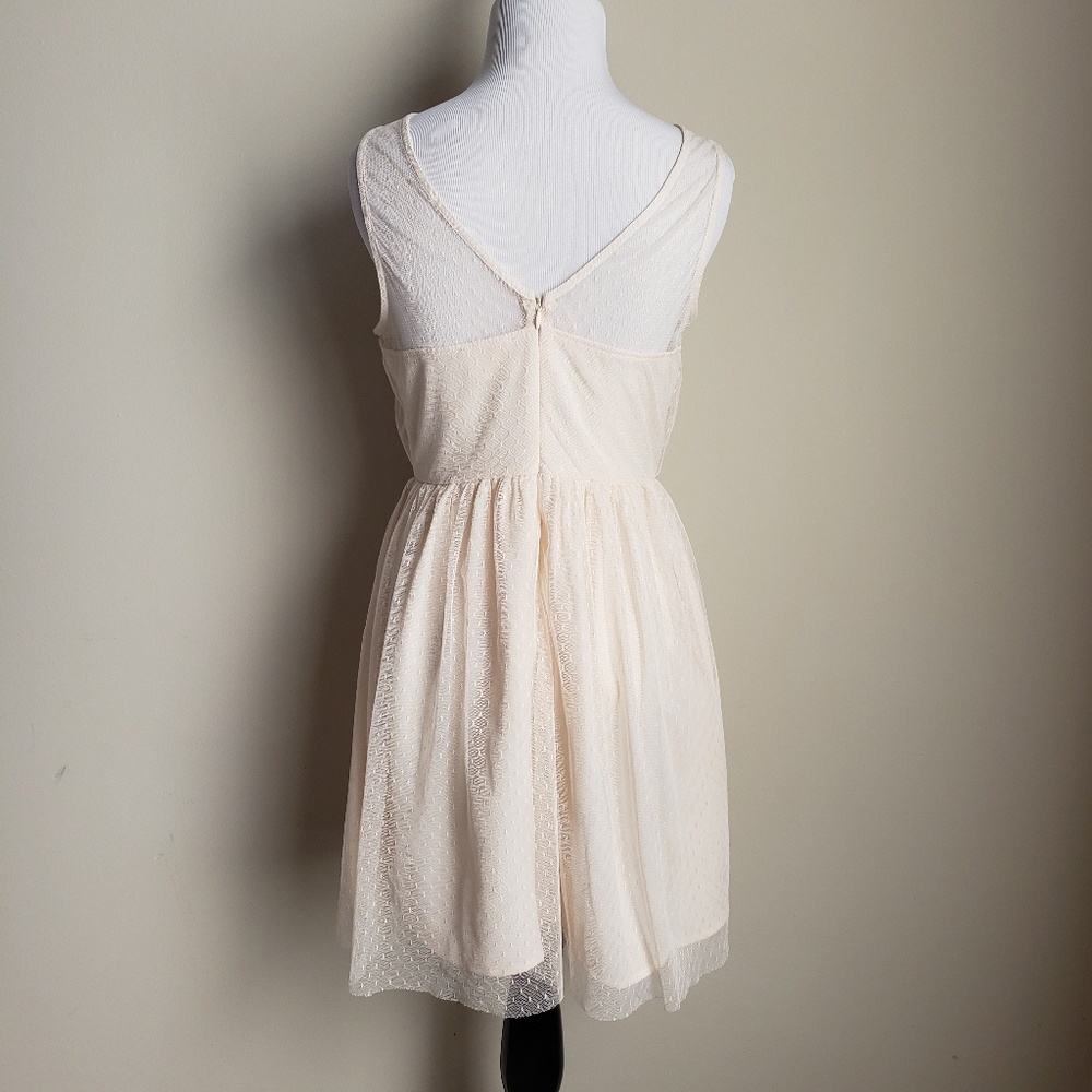 Pins and Needled UO cream lace overlay dress - Picture 4 of 6
